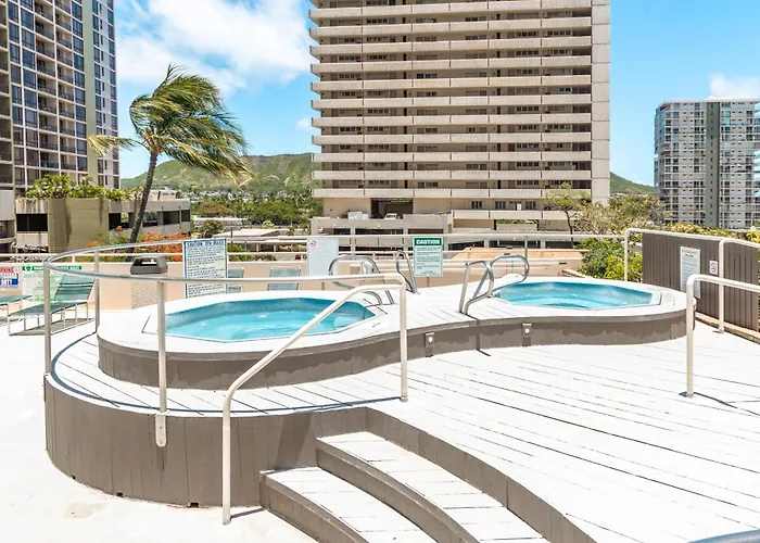 Tropical Bliss, Mountain View Condo Near Waikiki Beach With Free Parking