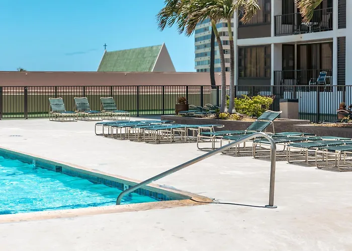 Tropical Bliss, Mountain View Condo Near Waikiki Beach With Free Parking